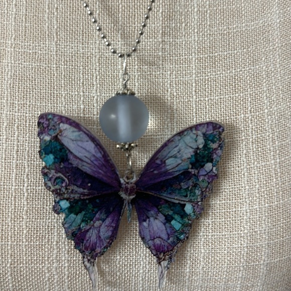 NWOT Crystal like 2 Face Hand Painted Butterfly Crystal Ball Like Necklace - Picture 7 of 17